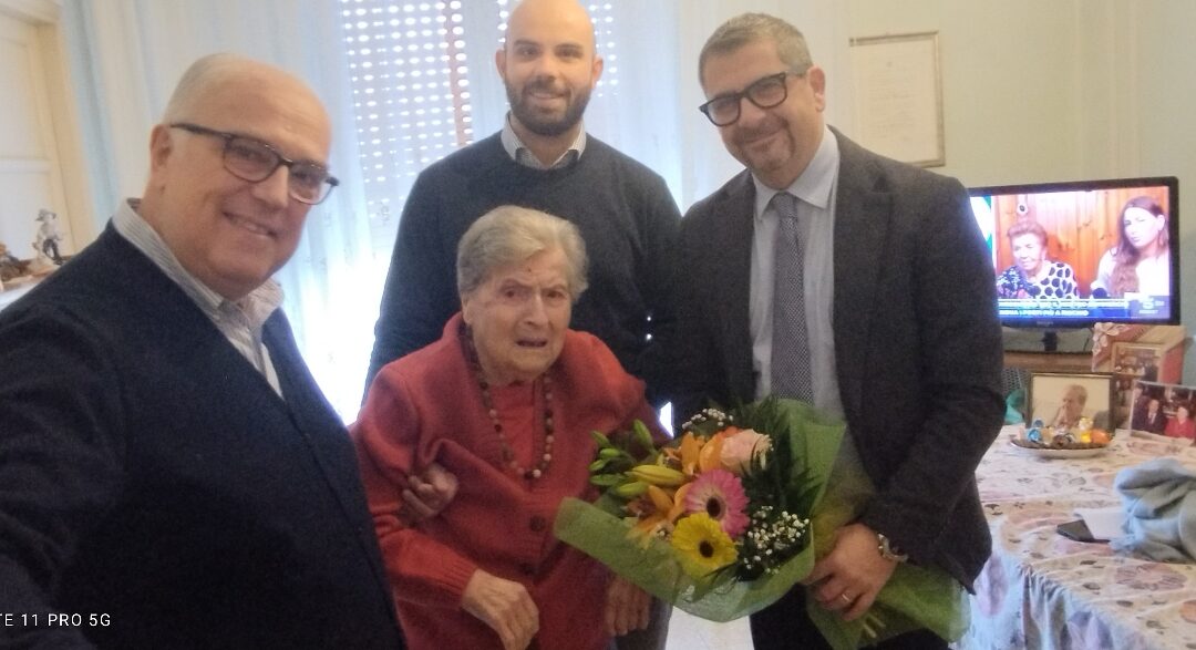 Cento anni di Zia Paola, gli auguri del Sindaco Silvetti